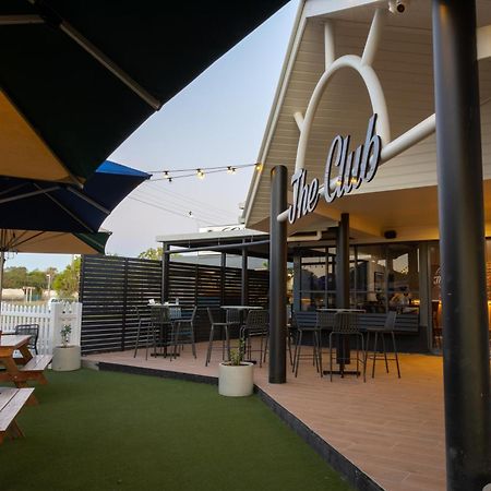 The Club Hotel Gladstone Exterior photo