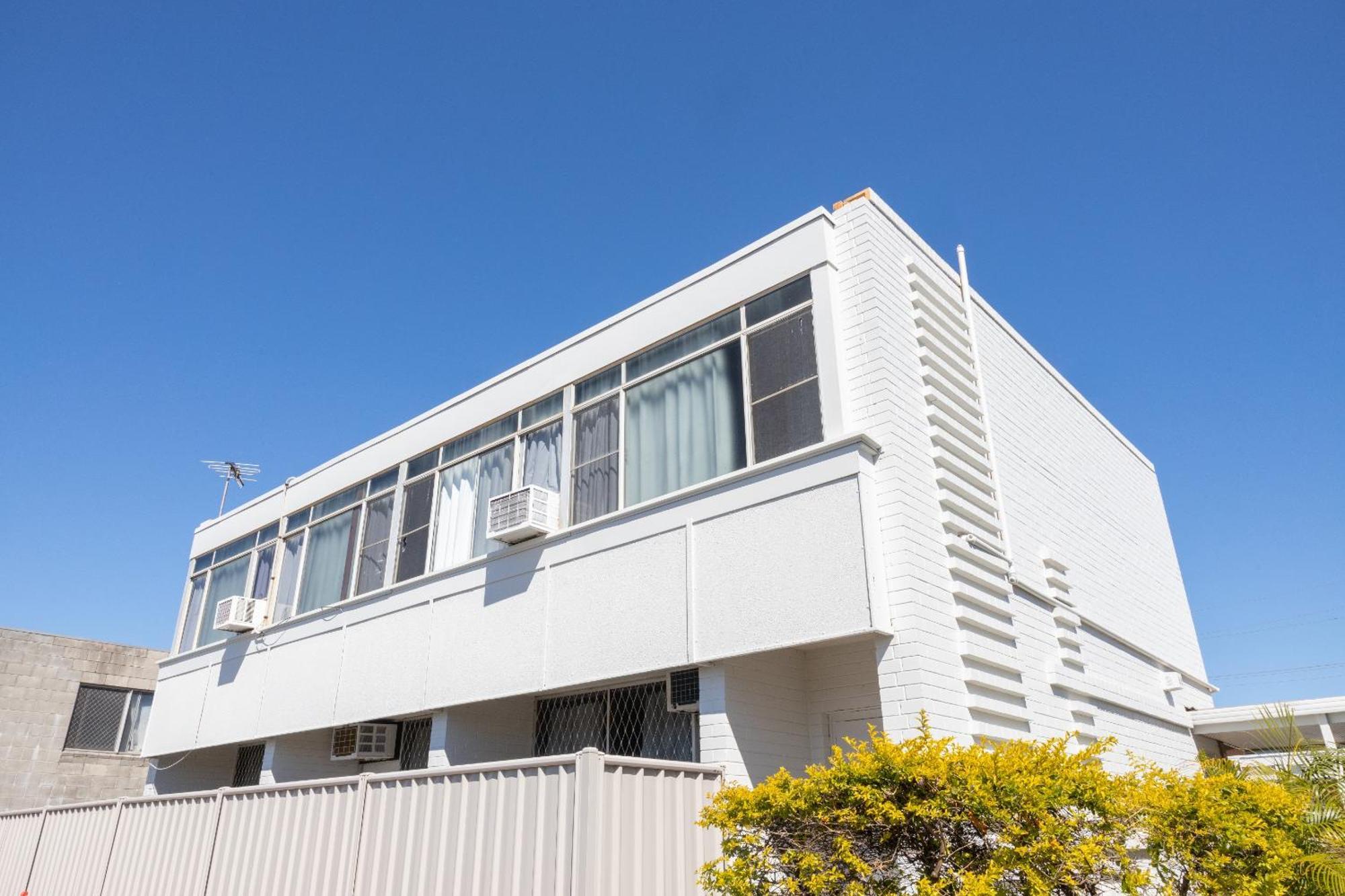 The Club Hotel Gladstone Exterior photo