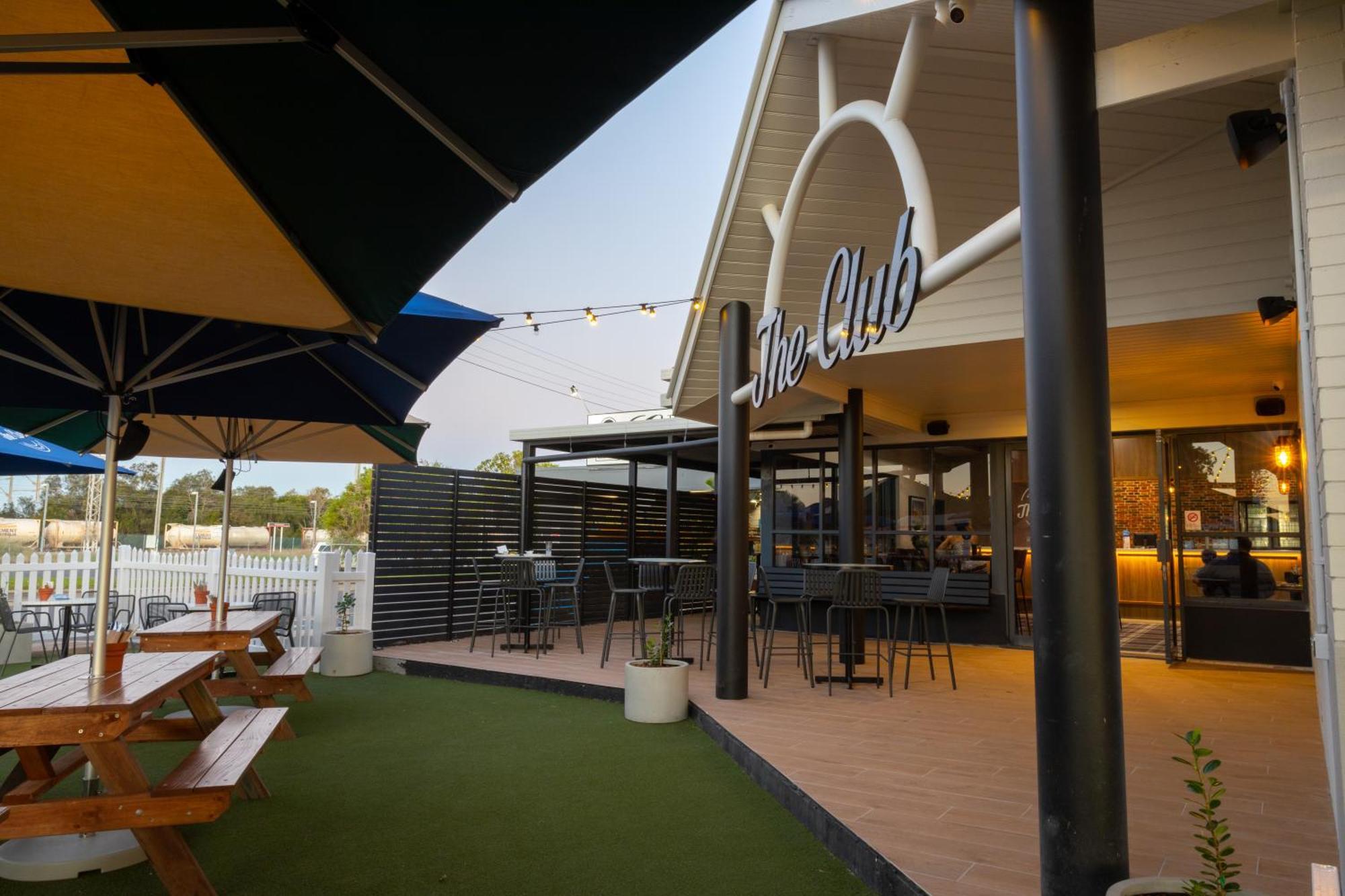 The Club Hotel Gladstone Exterior photo